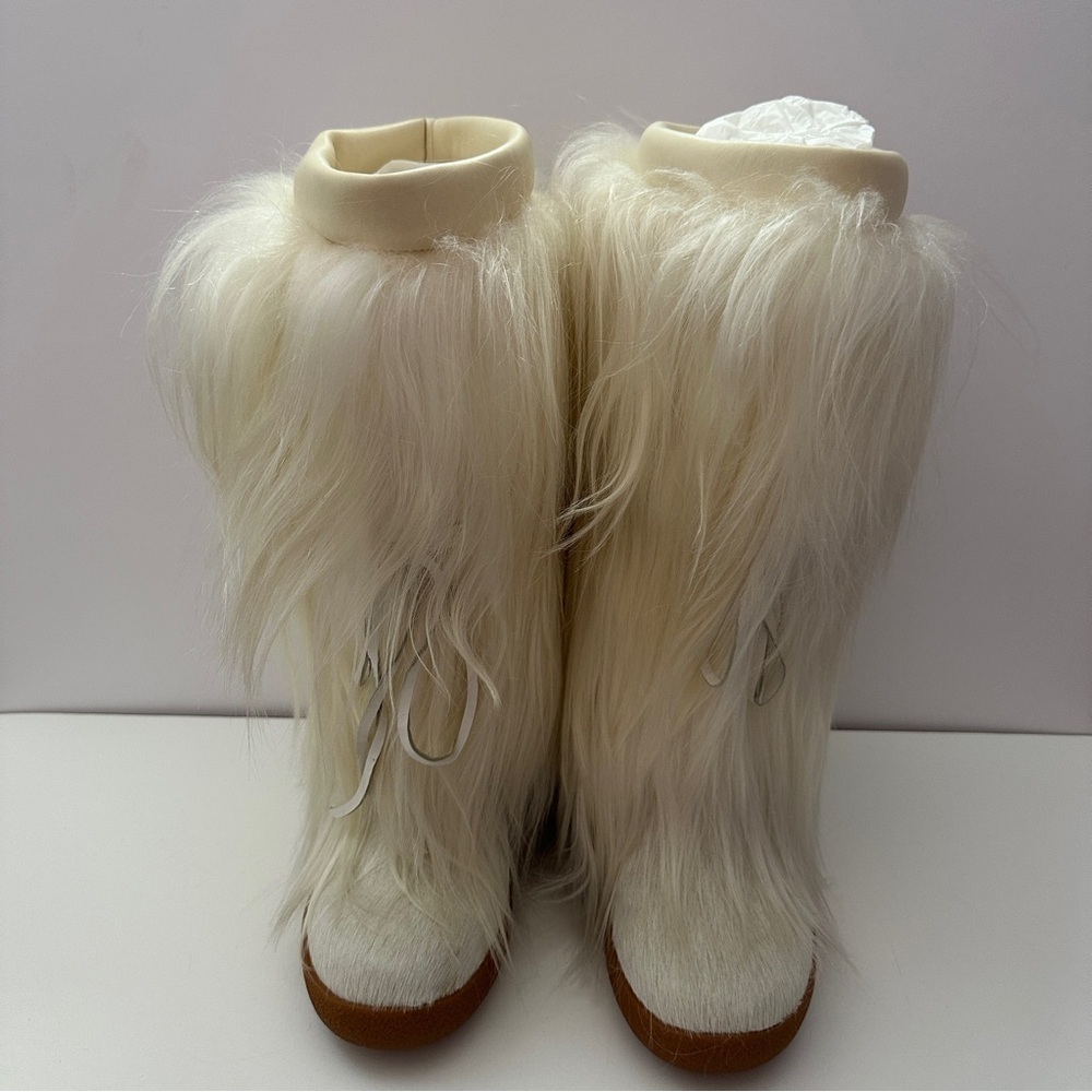 Brand NEW Ferragamo Genuine Shearling Fur Cream Winter Boots